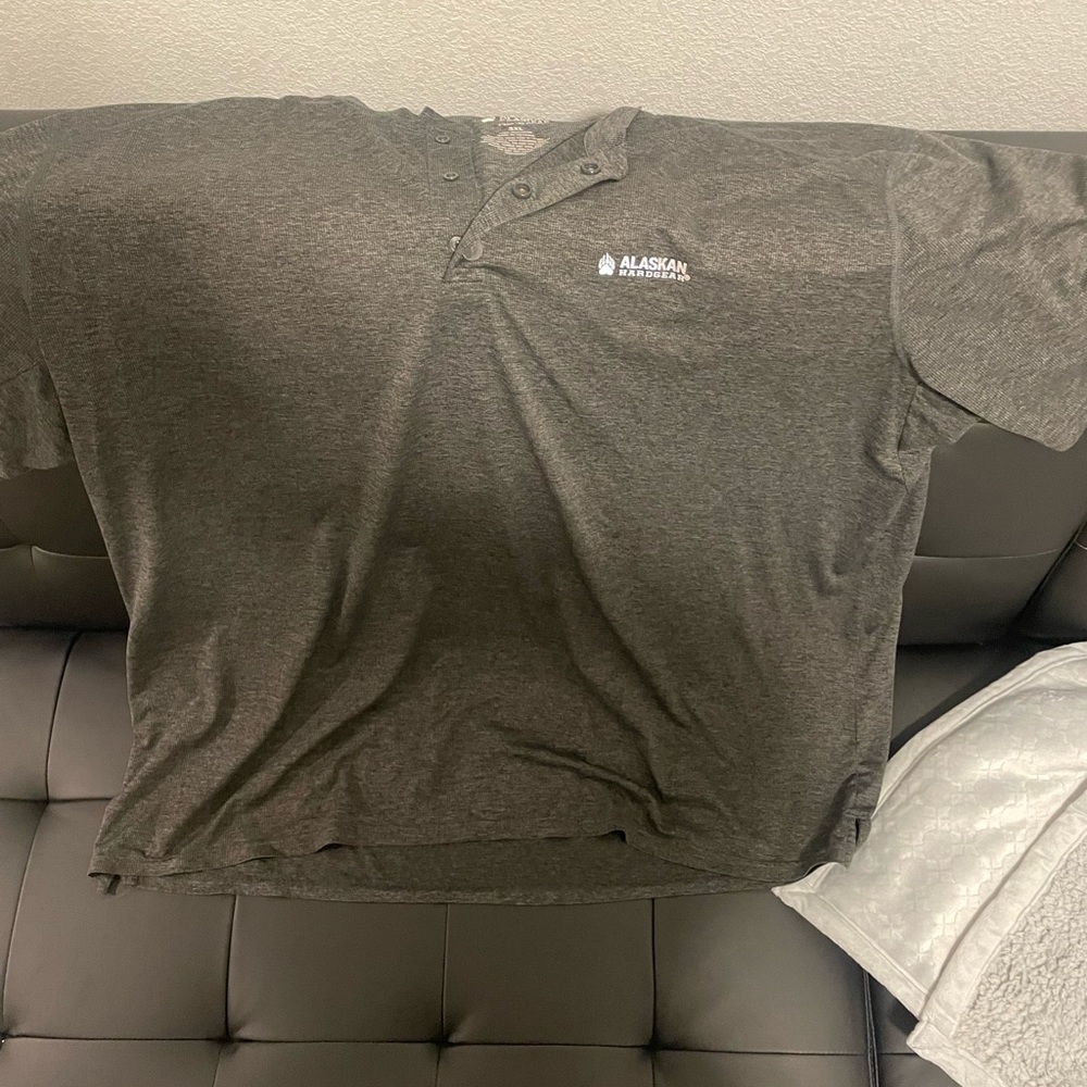 Men’s Duluth 3 button shirt